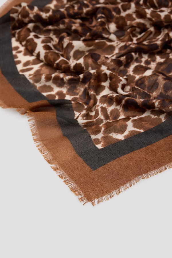 Cortefiel Len&ccedil;o estampado animal print Castanho