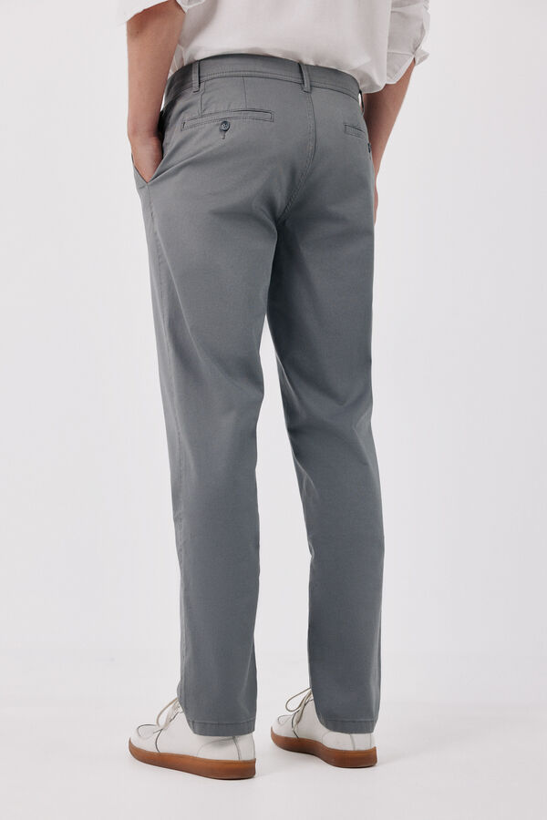 Cortefiel Cal&ccedil;as chino b&aacute;sicas leves regular Cinzento