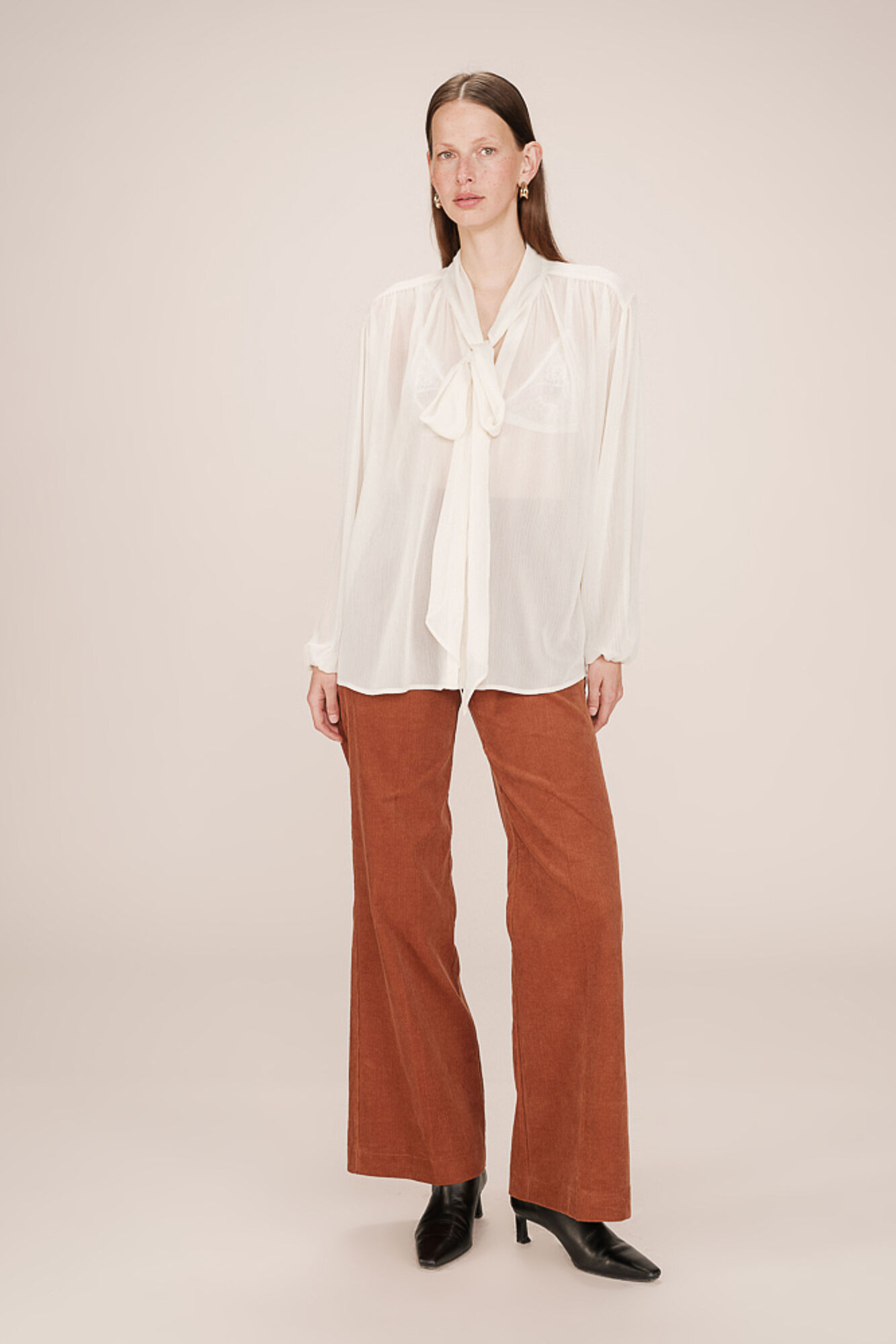 Grace & Mila Blusa esvoa&ccedil;ante com la&ccedil;ada