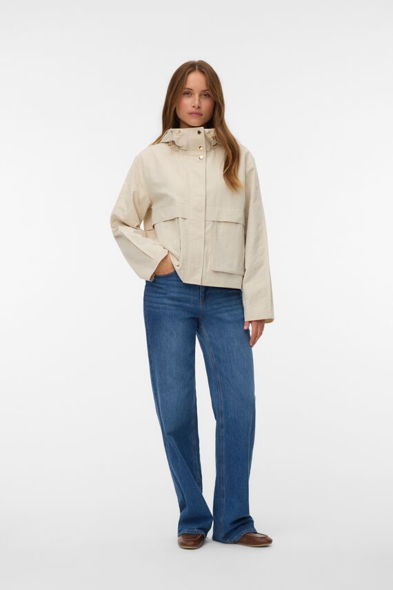 Parka corta con capucha
