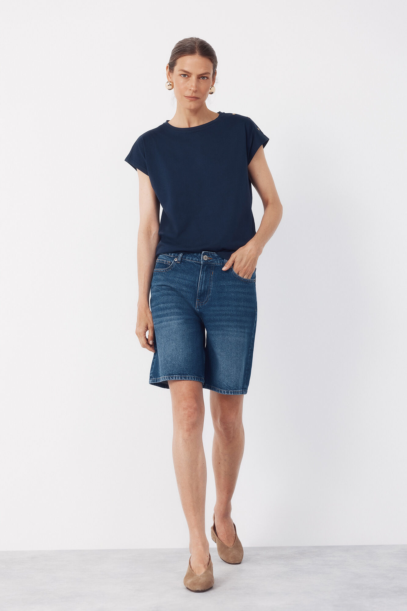 Cortefiel Basic t-shirt with gold buttons