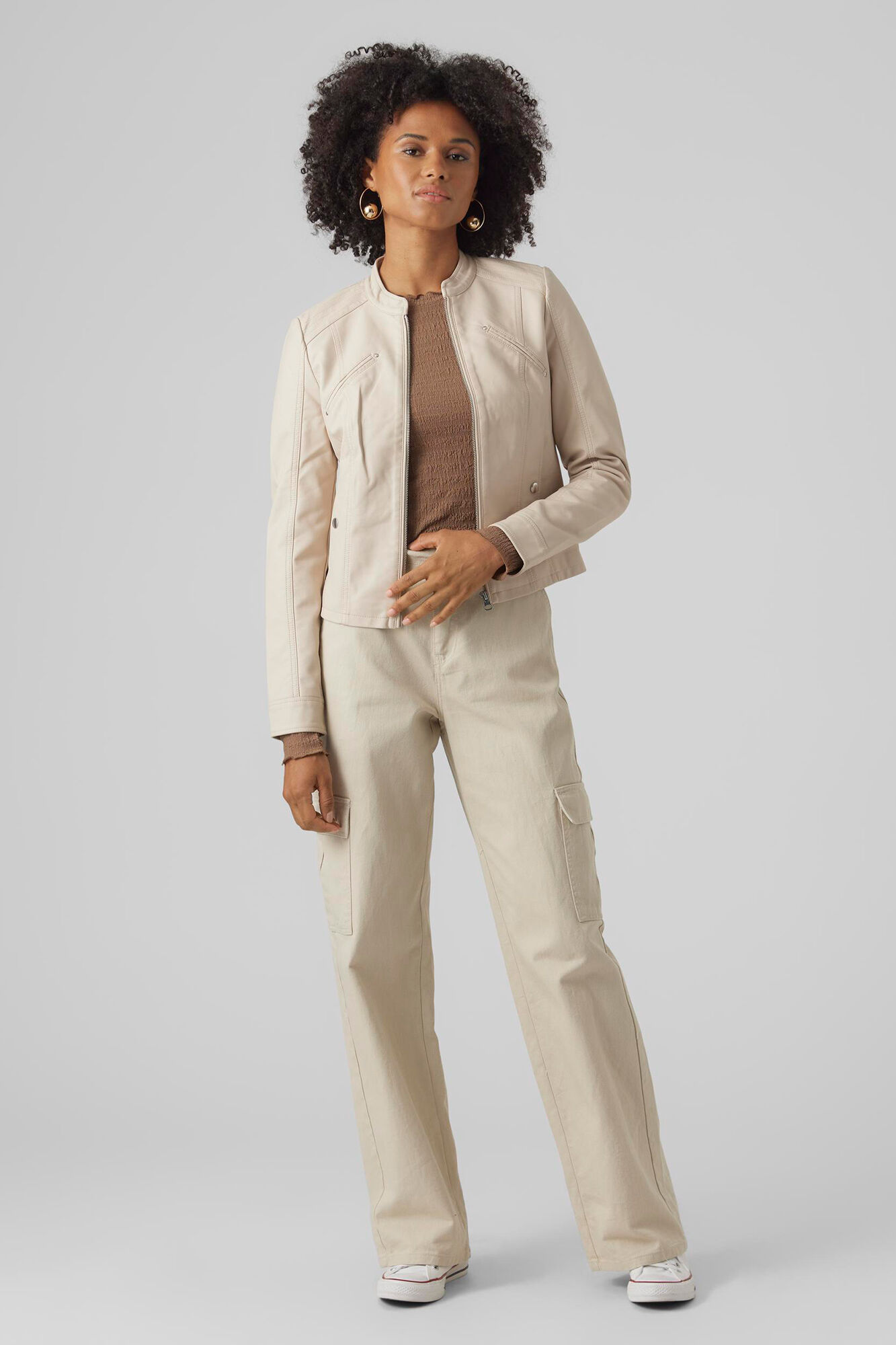 Vero Moda Blus&atilde;o gola Perkins efeito pele