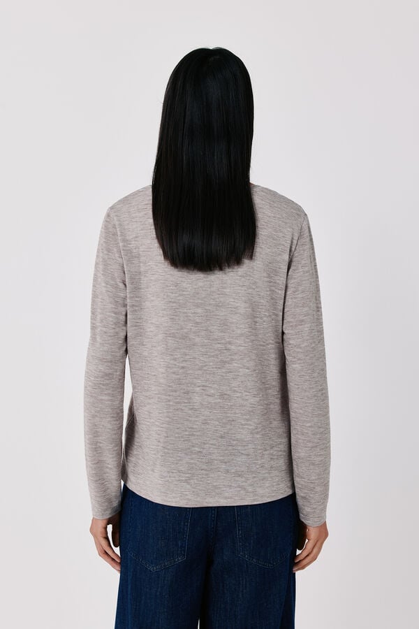 Cortefiel V-neck basic T-shirt Beige