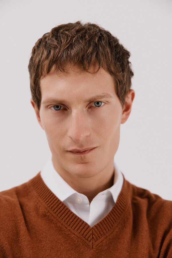 Cortefiel Lambswool round V wool sweater Brown