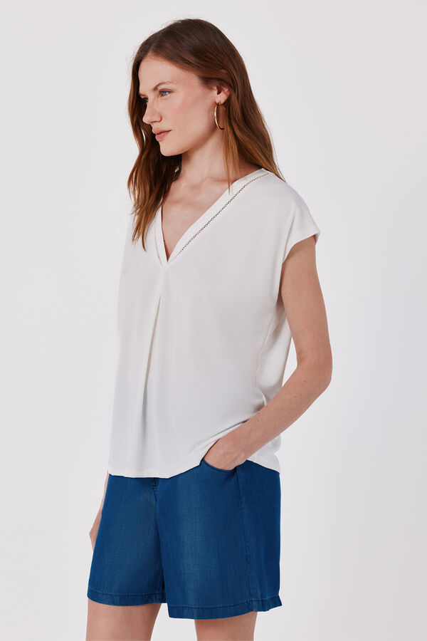 Cortefiel V-neck T-shirt with lace detail White