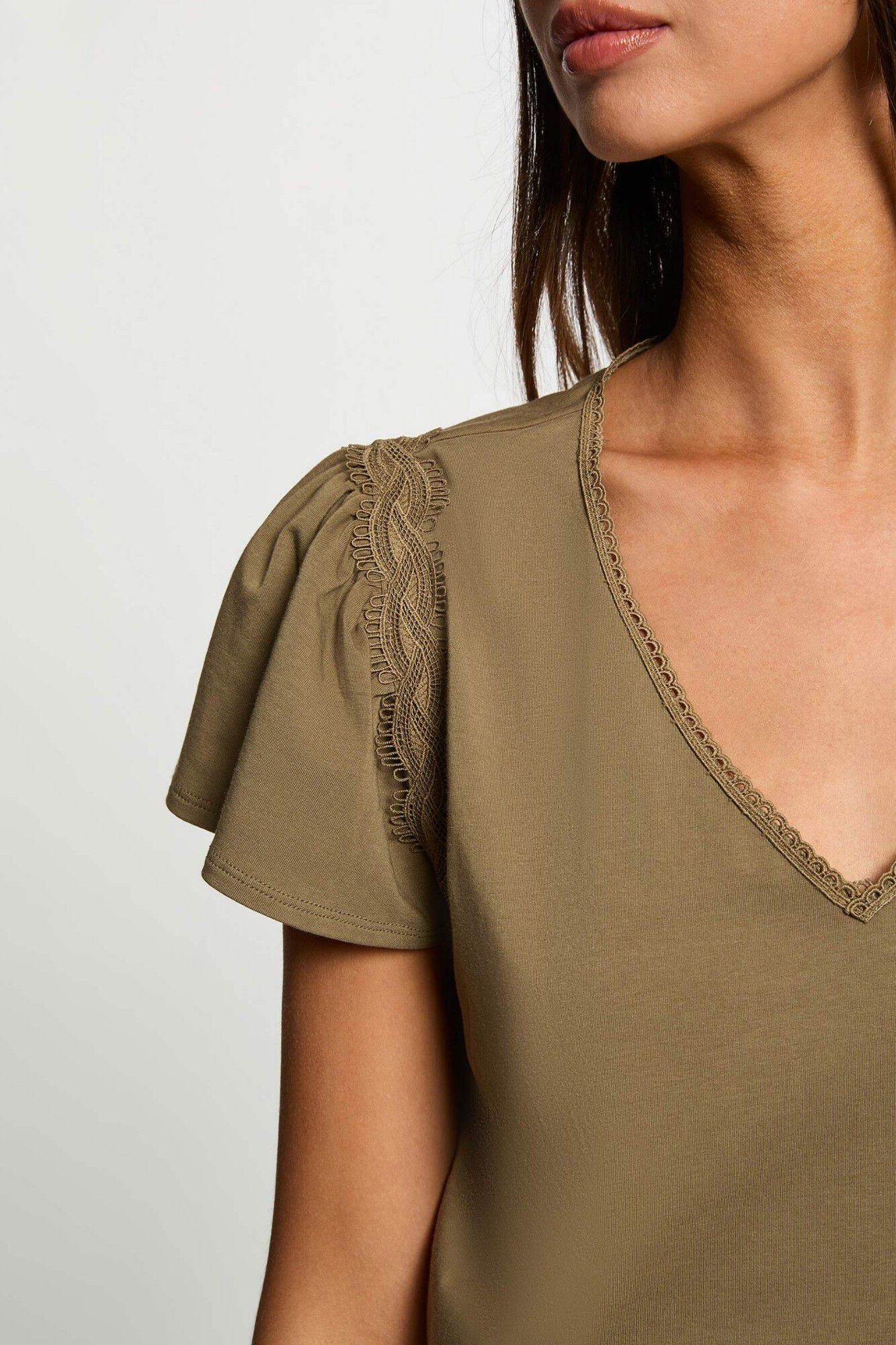 Morgan V-neck T-shirt with ruffles