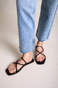 Bryan Stepwise Sand&aacute;lia com tiras