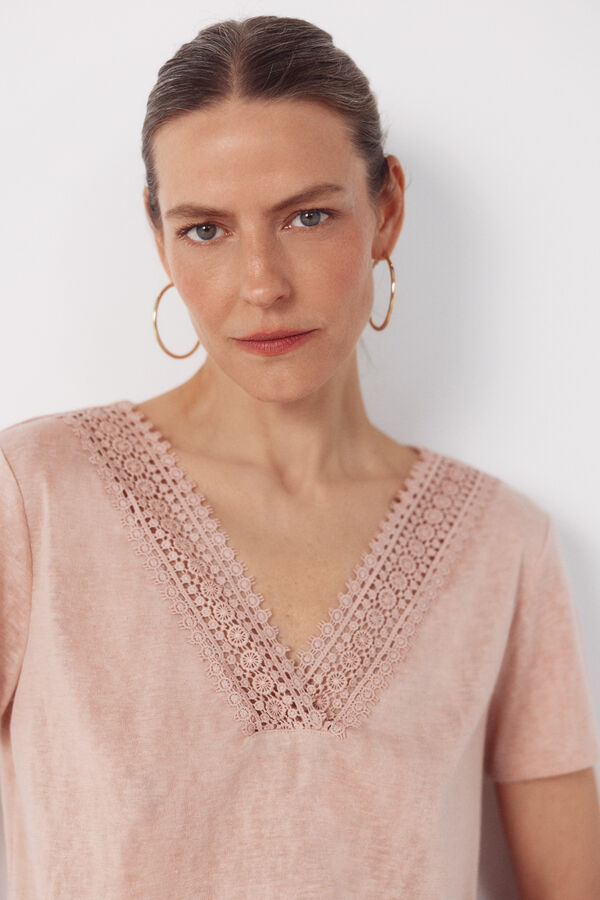 Cortefiel V t-shirt with trim Pink