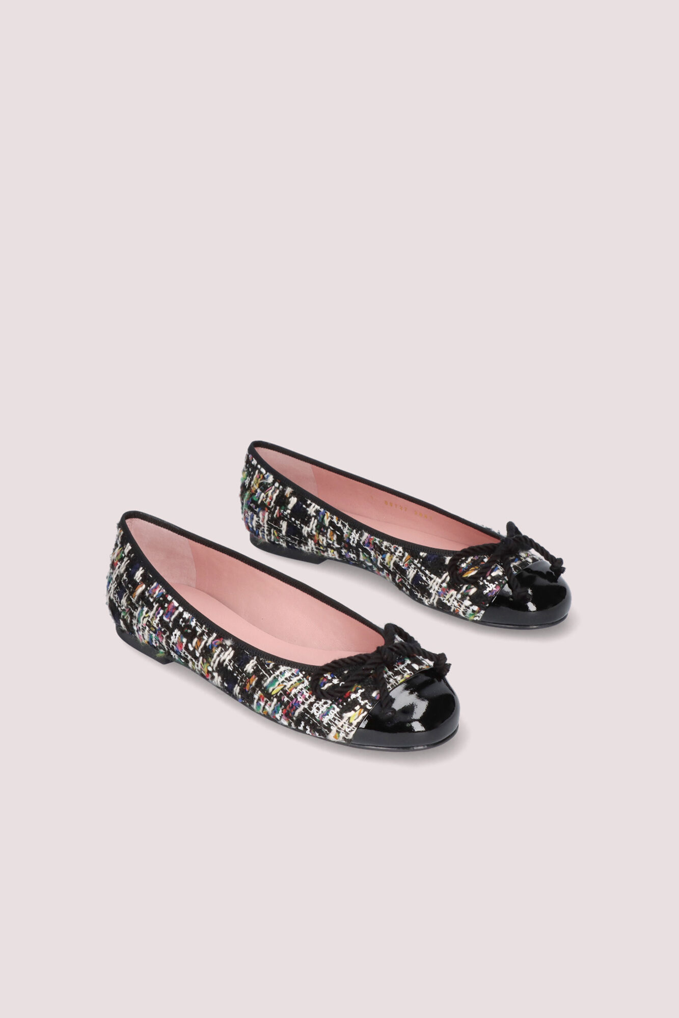 Ballet flats in black and white tweed Women s shoes Cortefiel
