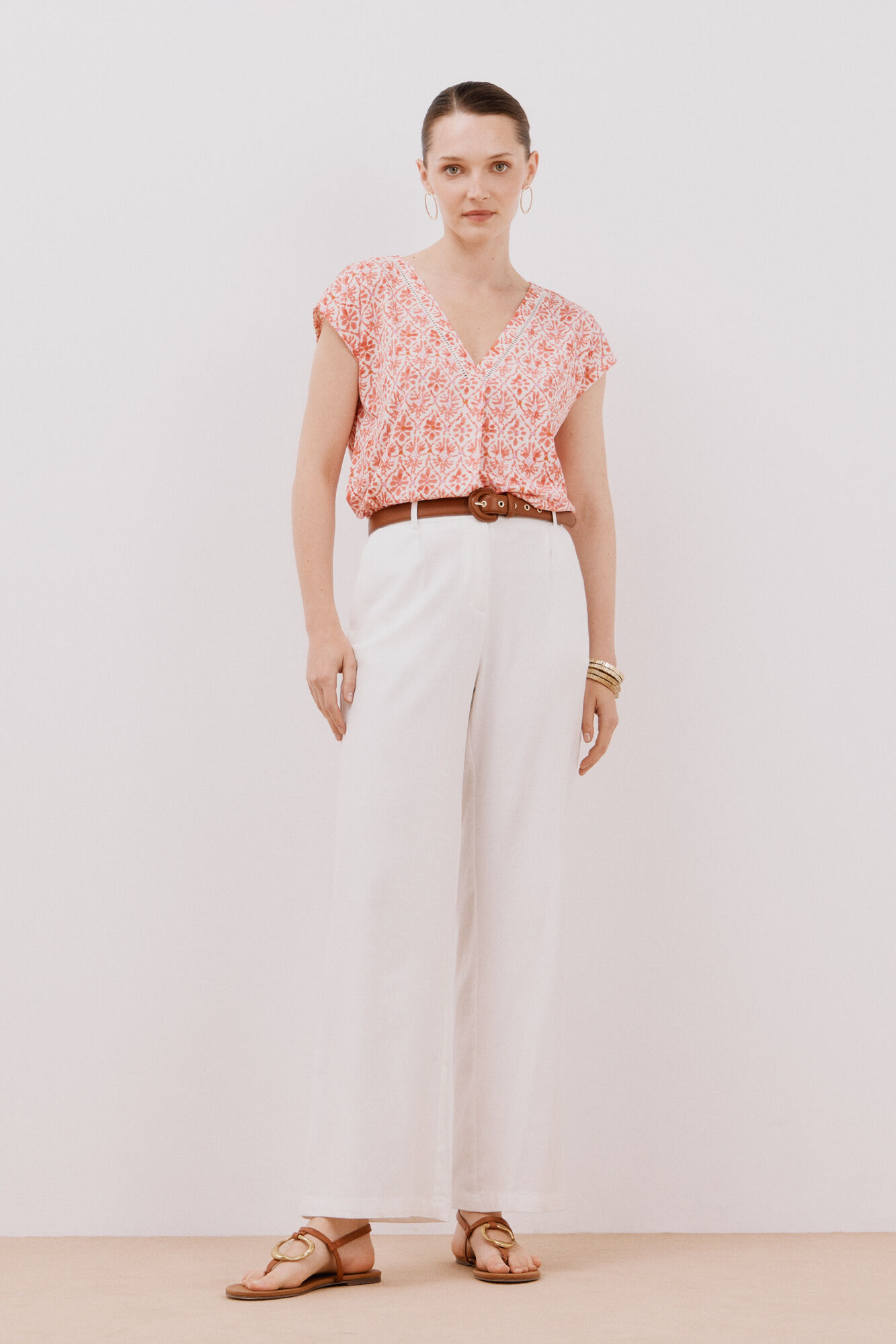 Cortefiel V -shirt with lace detail