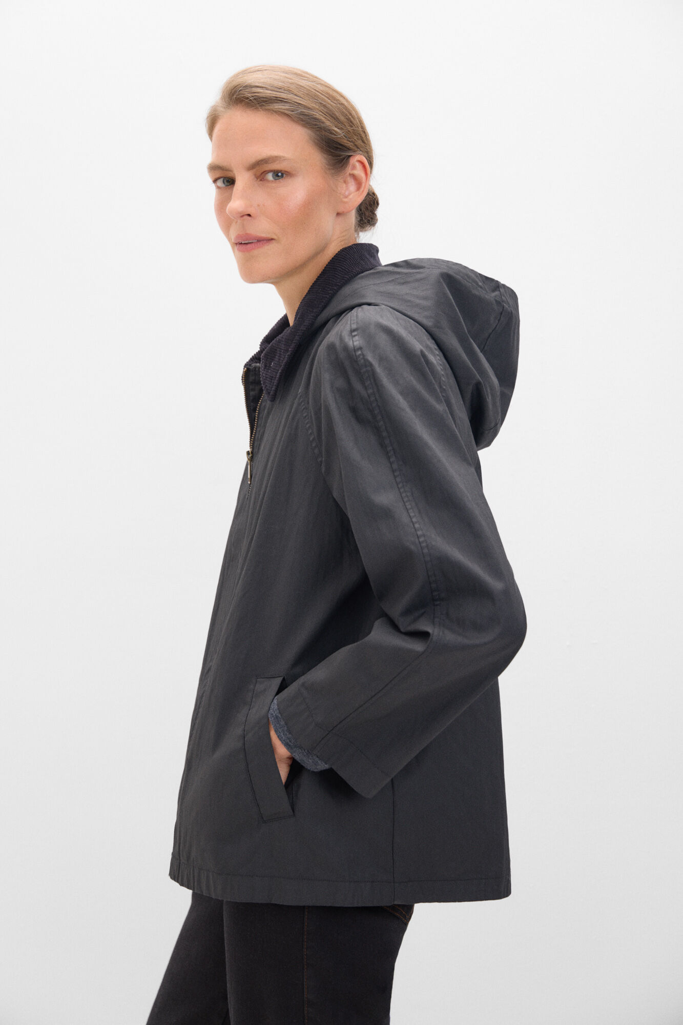 Chaqueta corta encerada Chaquetas de mujer Cortefiel