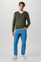 Selected Camisola com gola em V confecionada em algod&atilde;o org&acirc;nico. Corte Regular Fit. Verde