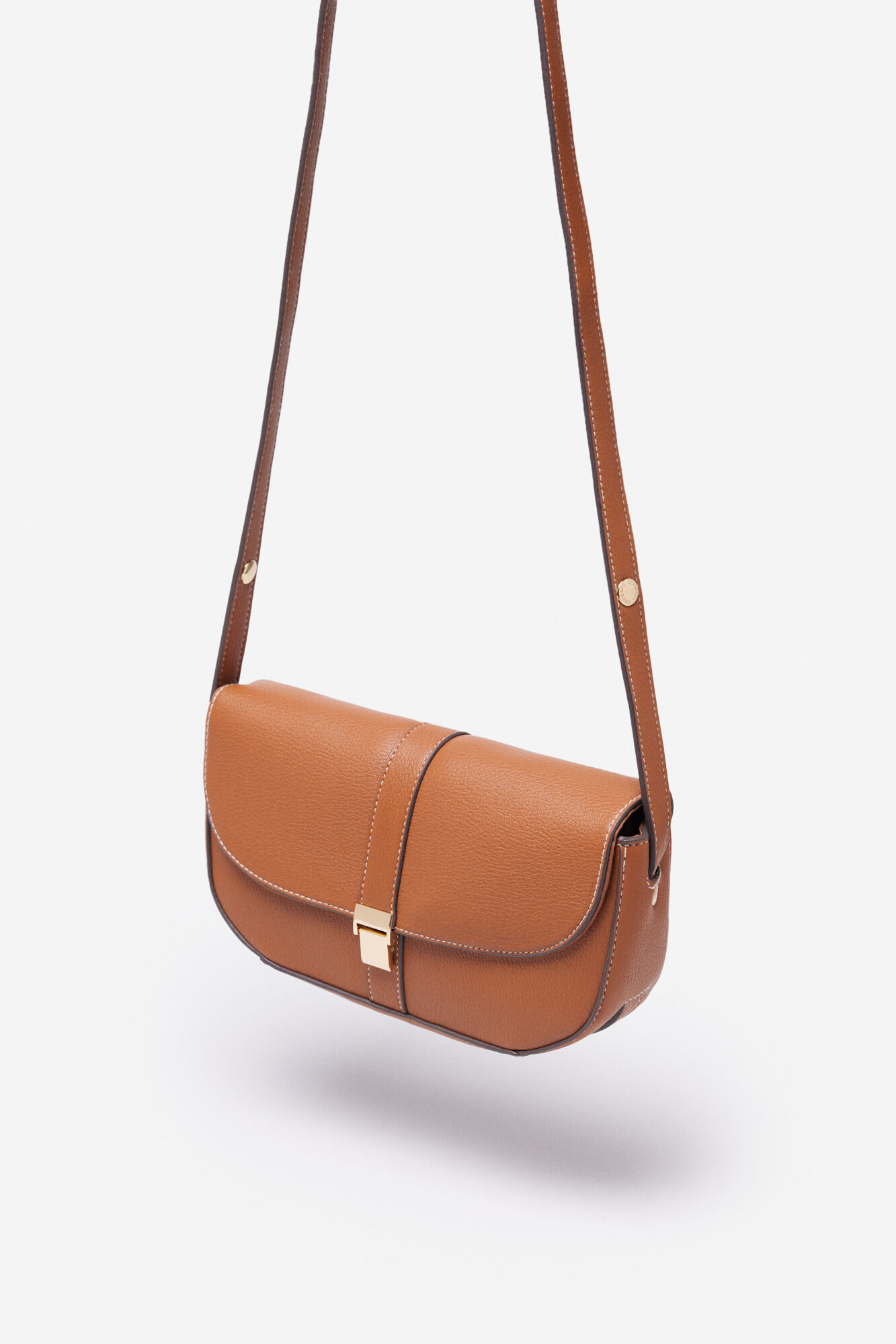 Bolso baguette solapa Complementos de mujer Cortefiel