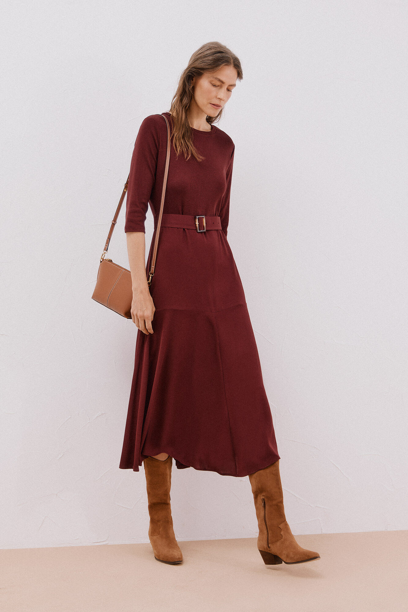 Cortefiel Basic crossbody bag with stitching