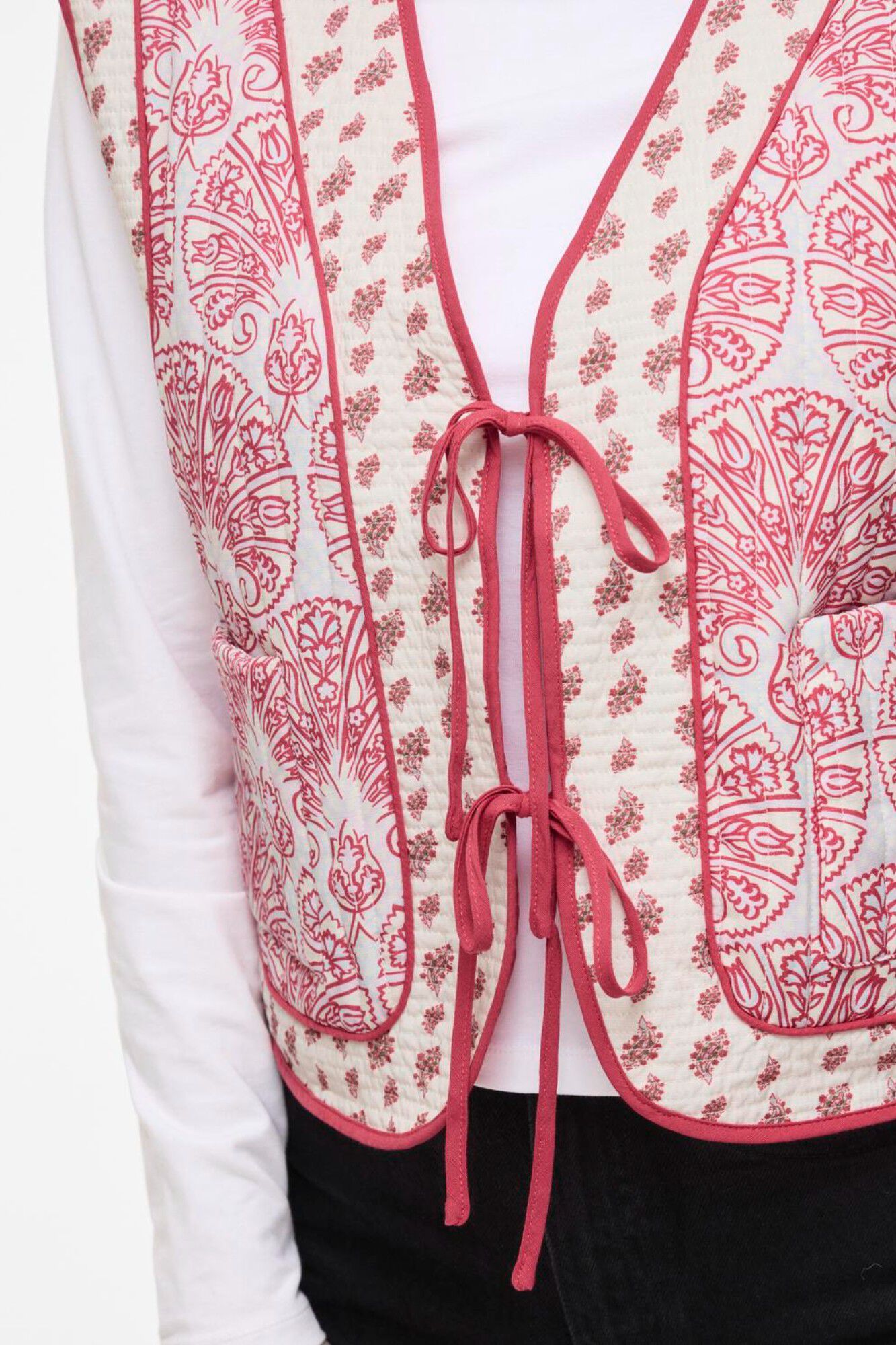 Vila Colete acolchoado estampado com la&ccedil;os