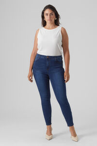 Vero Moda Curve Jeans cigarro tamanho grande 