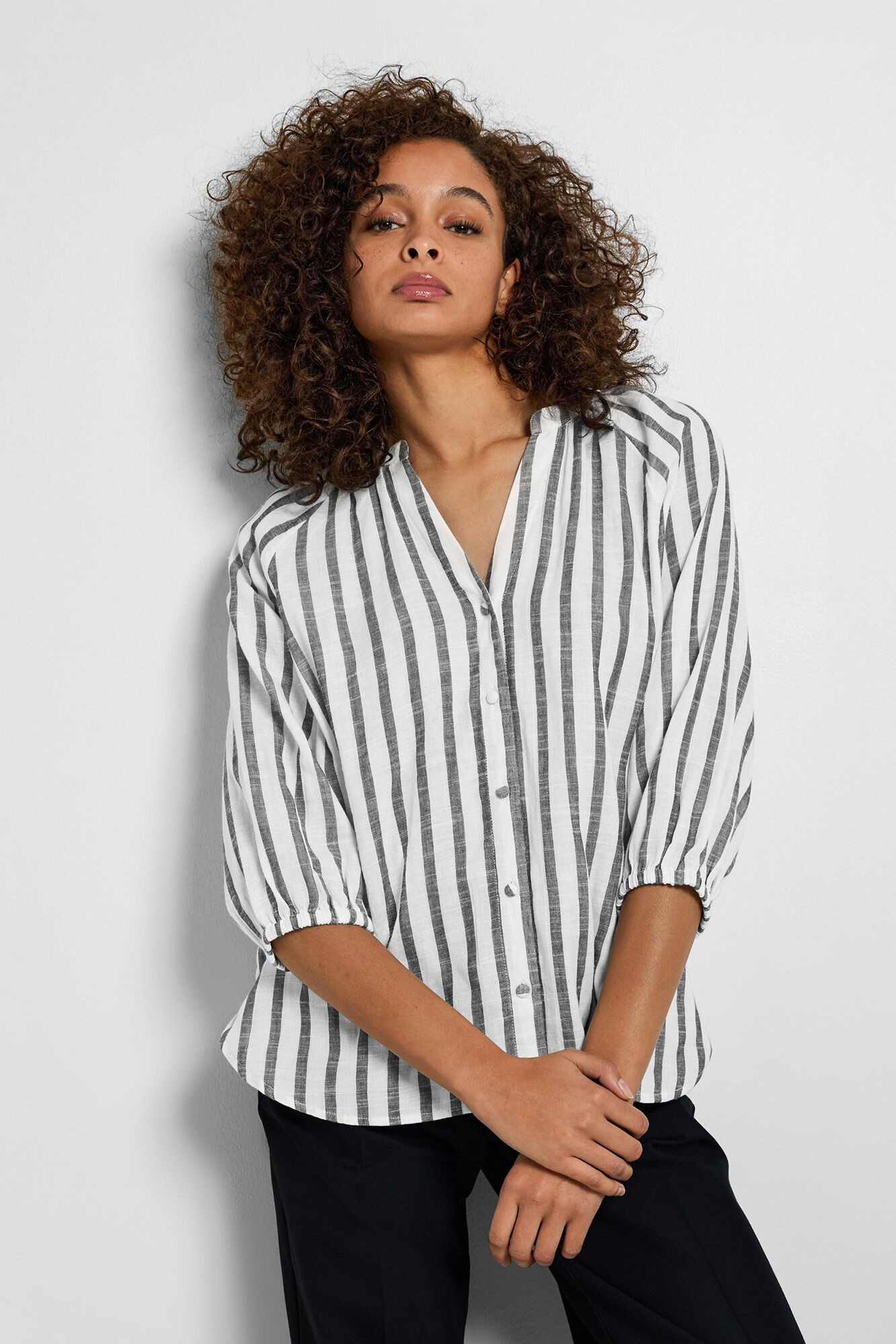 Camisa Regular Fit confeccionada 100 con algodon organico Blusas de mujer Cortefiel