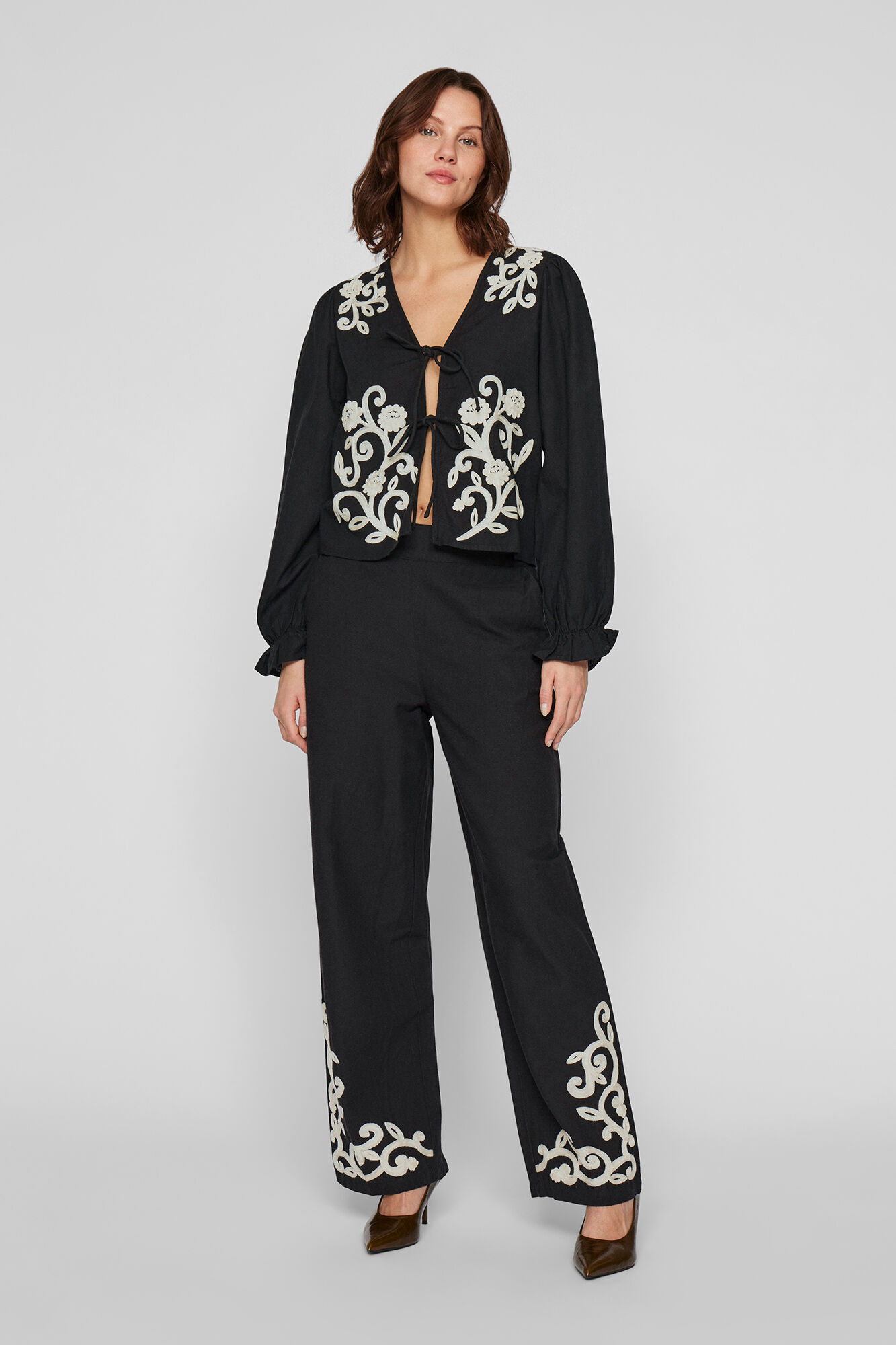 Cortefiel Pantalón con bordados