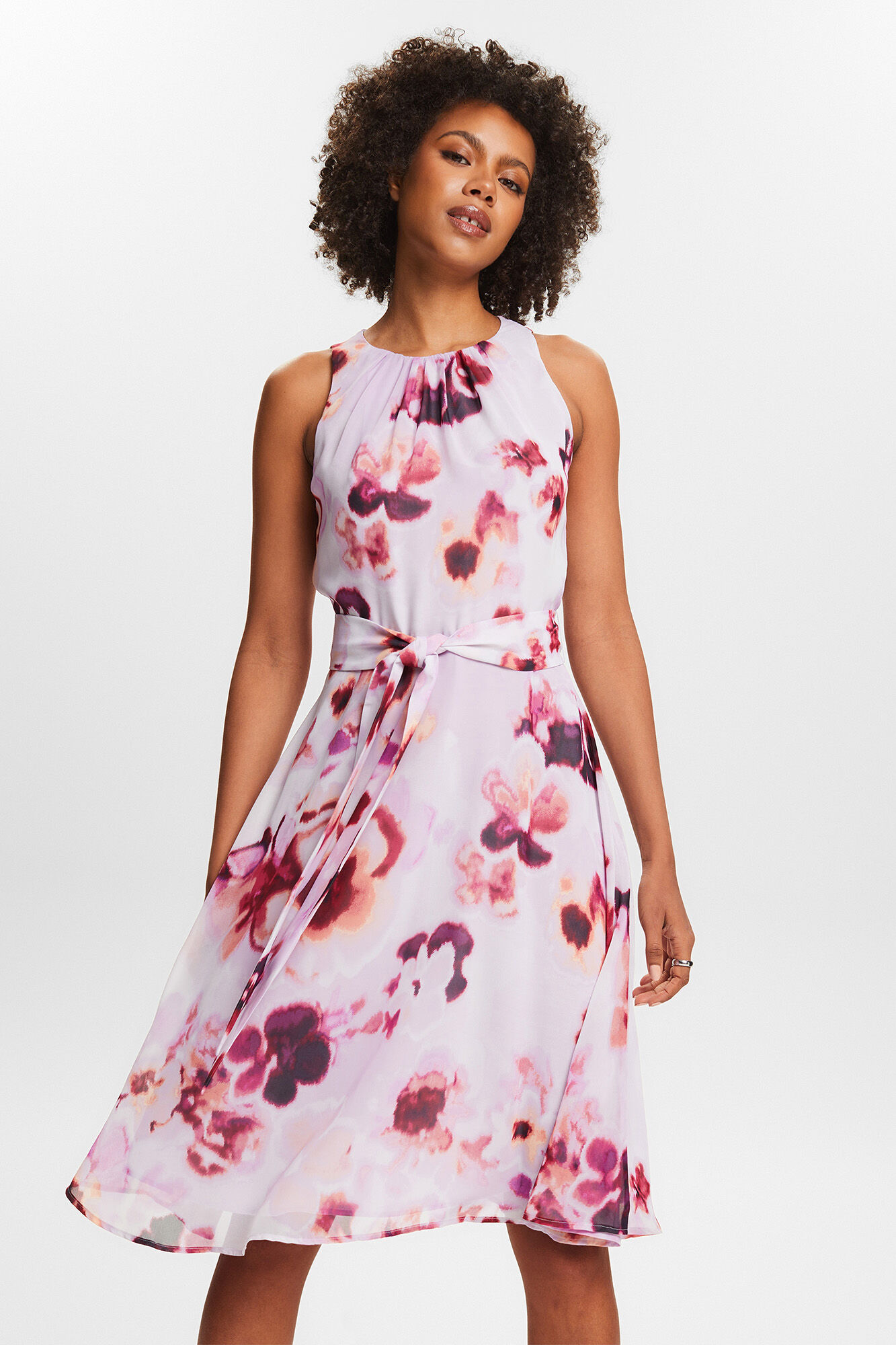 Vestido corto estampado floral Vestidos y monos de mujer Cortefiel
