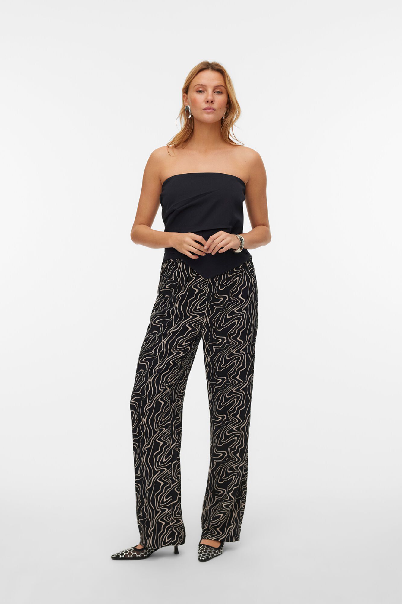 Vero Moda Pantal&oacute;n fluido estampado