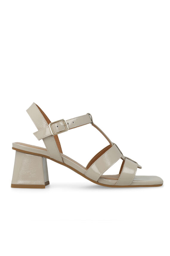 Sandalias en piel efecto charol