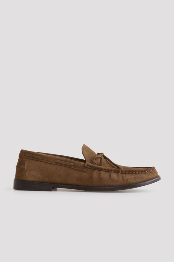 Mocasín serraje con lazada