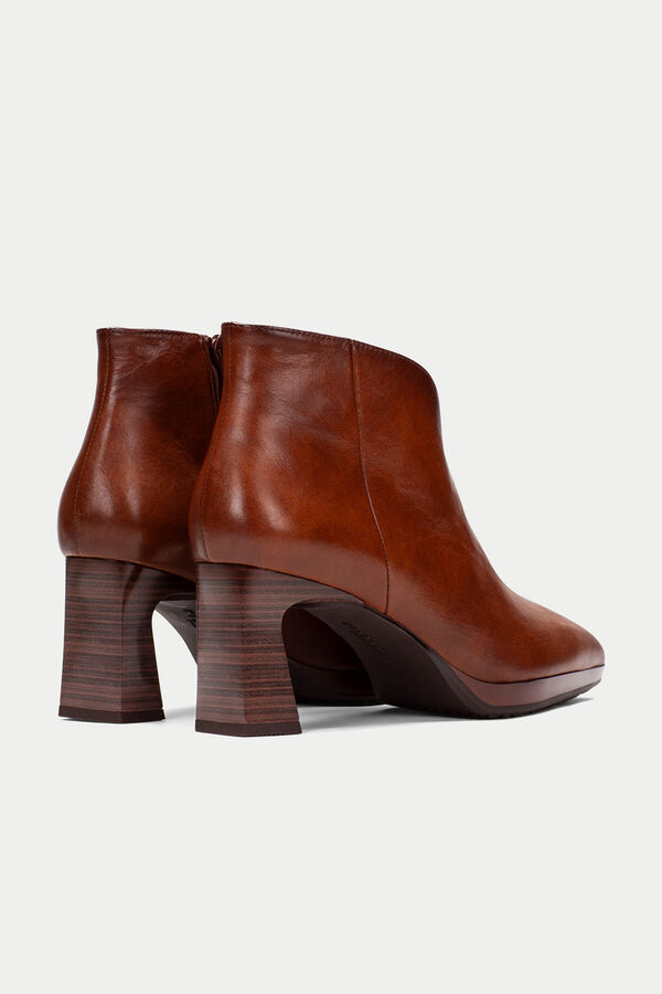 Hispanitas Ankara pointed toe cut vamp boot Brown