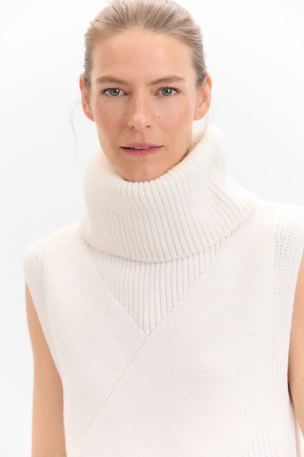 Cortefiel Dropped neck vest Ivory