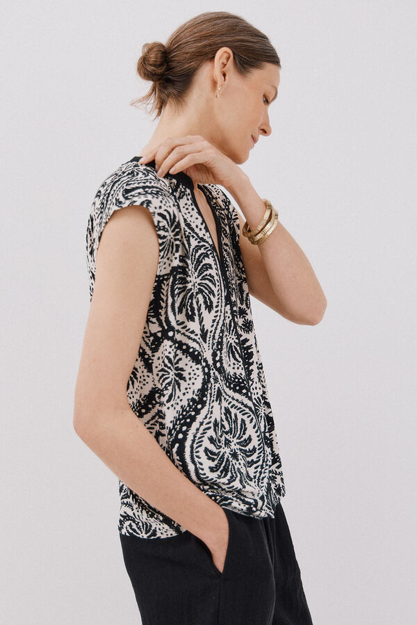 Cortefiel Basic T-shirt without mandarin collar Printed white