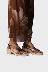 Toni Pons Sand&aacute;lia de salto em pele com el&aacute;sticos Dourado