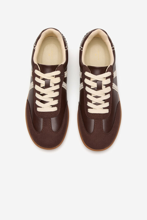 Cortefiel Zapatilla plana detalle crochet Marr&oacute;n oscuro