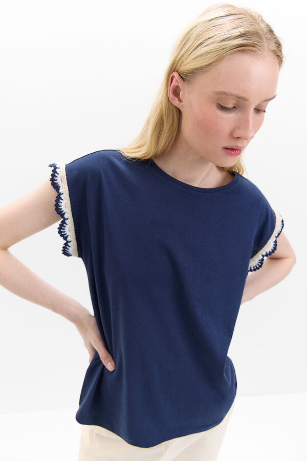 Cortefiel Camiseta con detalle crochet en manga Azul marino