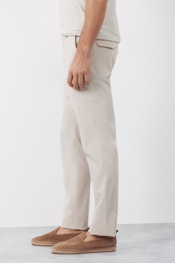 Cortefiel Pantal&oacute;n chino t&eacute;cnico slim Beige