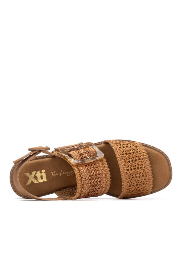 XTI Sand&aacute;lia de tira larga e pulseira Tostado