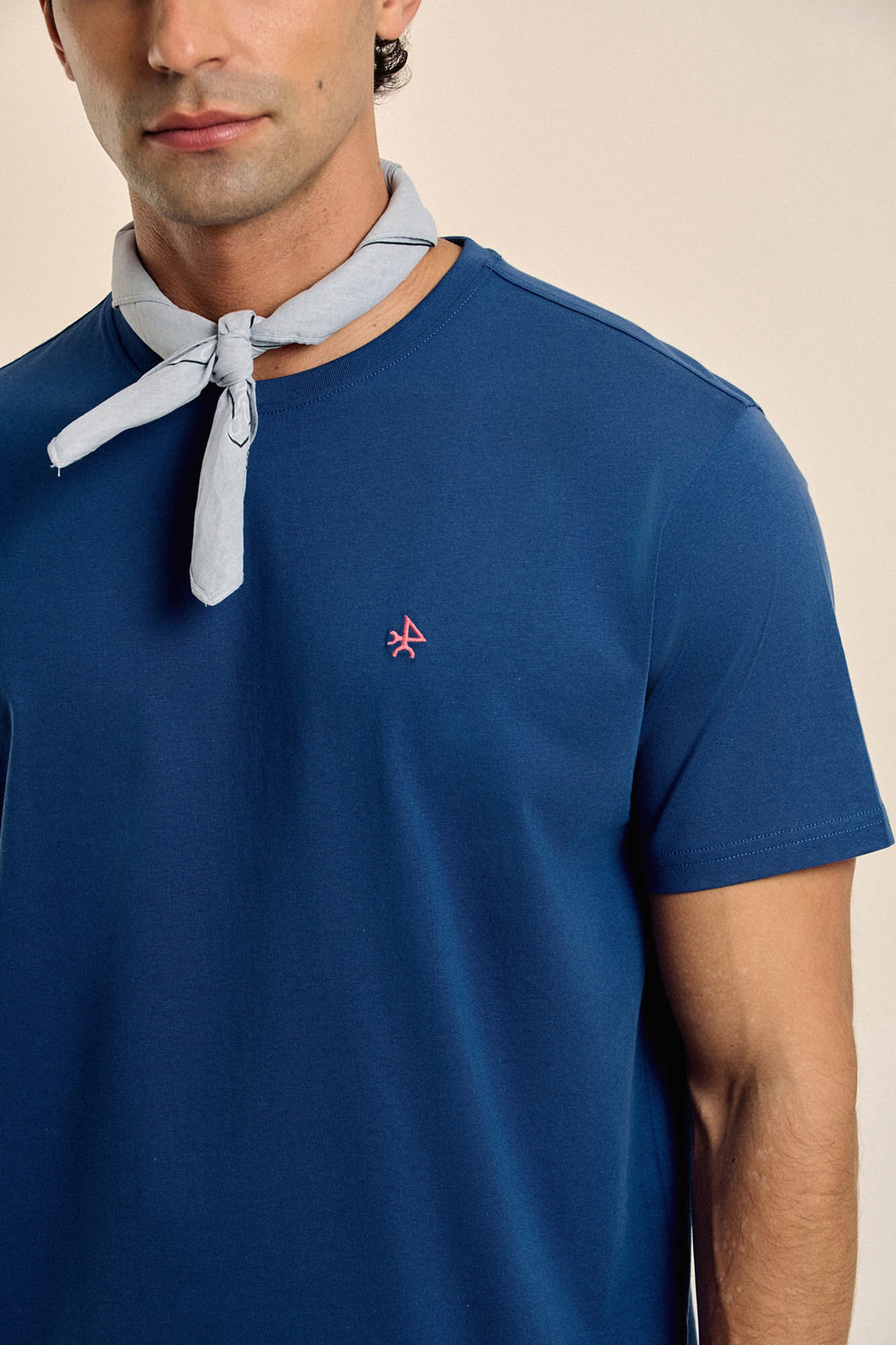 Valecuatro T-shirt logo