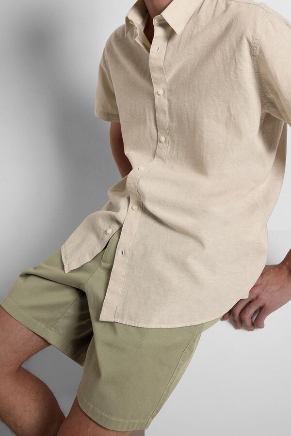 Cortefiel Pantalón chino corto confeccionado con algodón orgánico. Verde