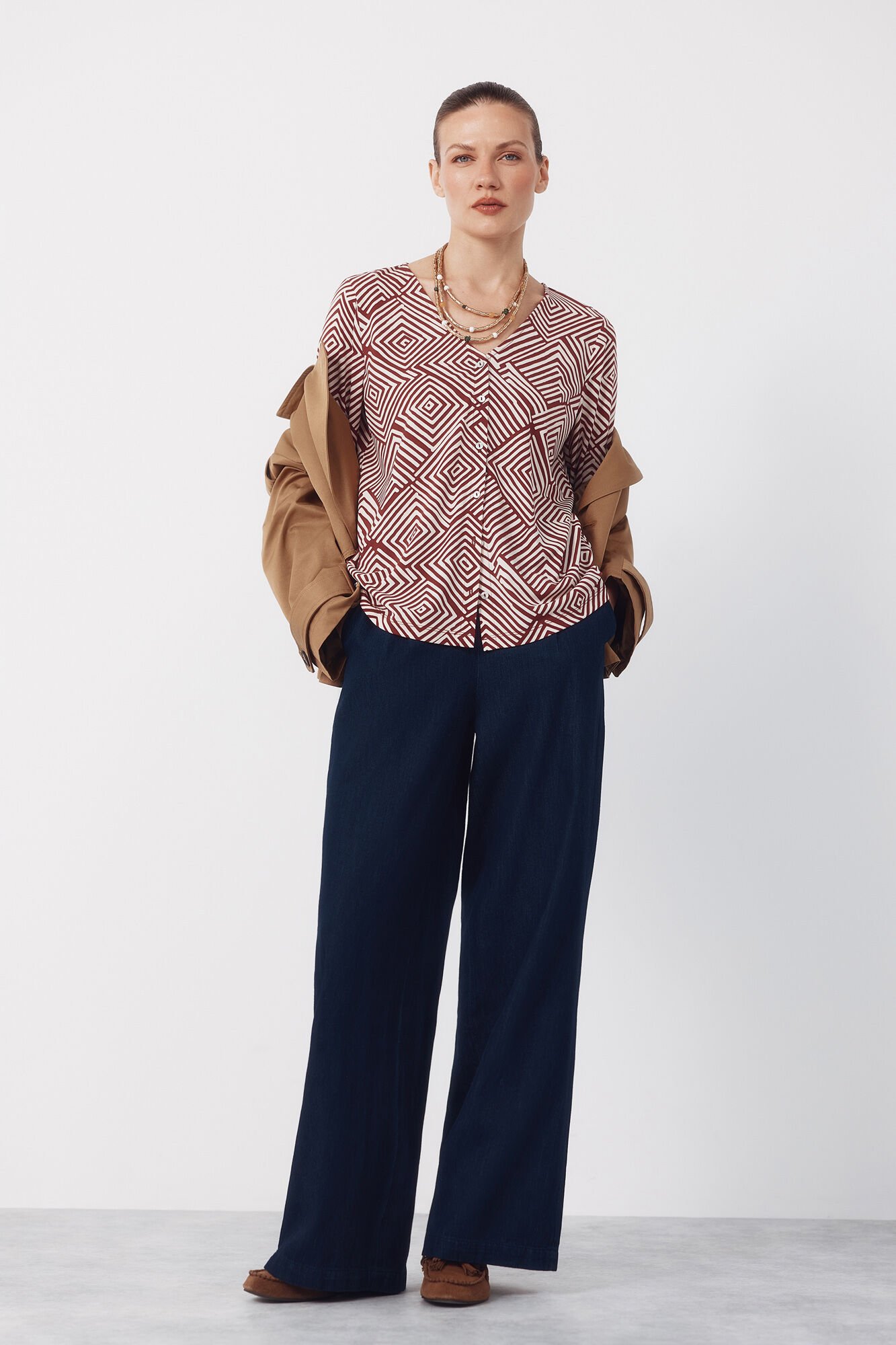 Cortefiel V- neckline top with buttons