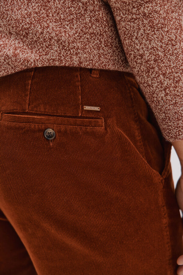 Cortefiel Calças chino bombazina Castanho