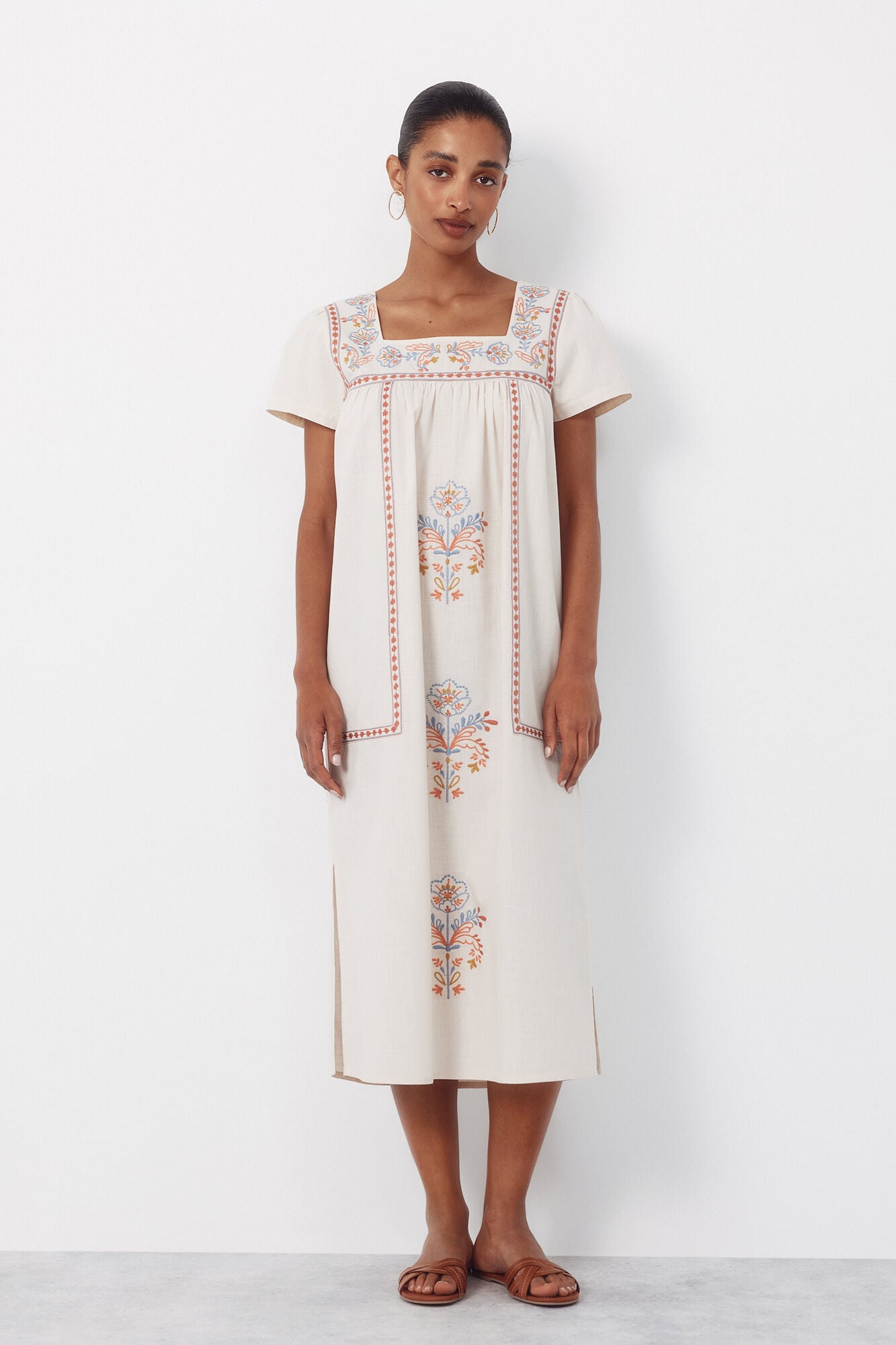 Cortefiel Vestido bordados florais