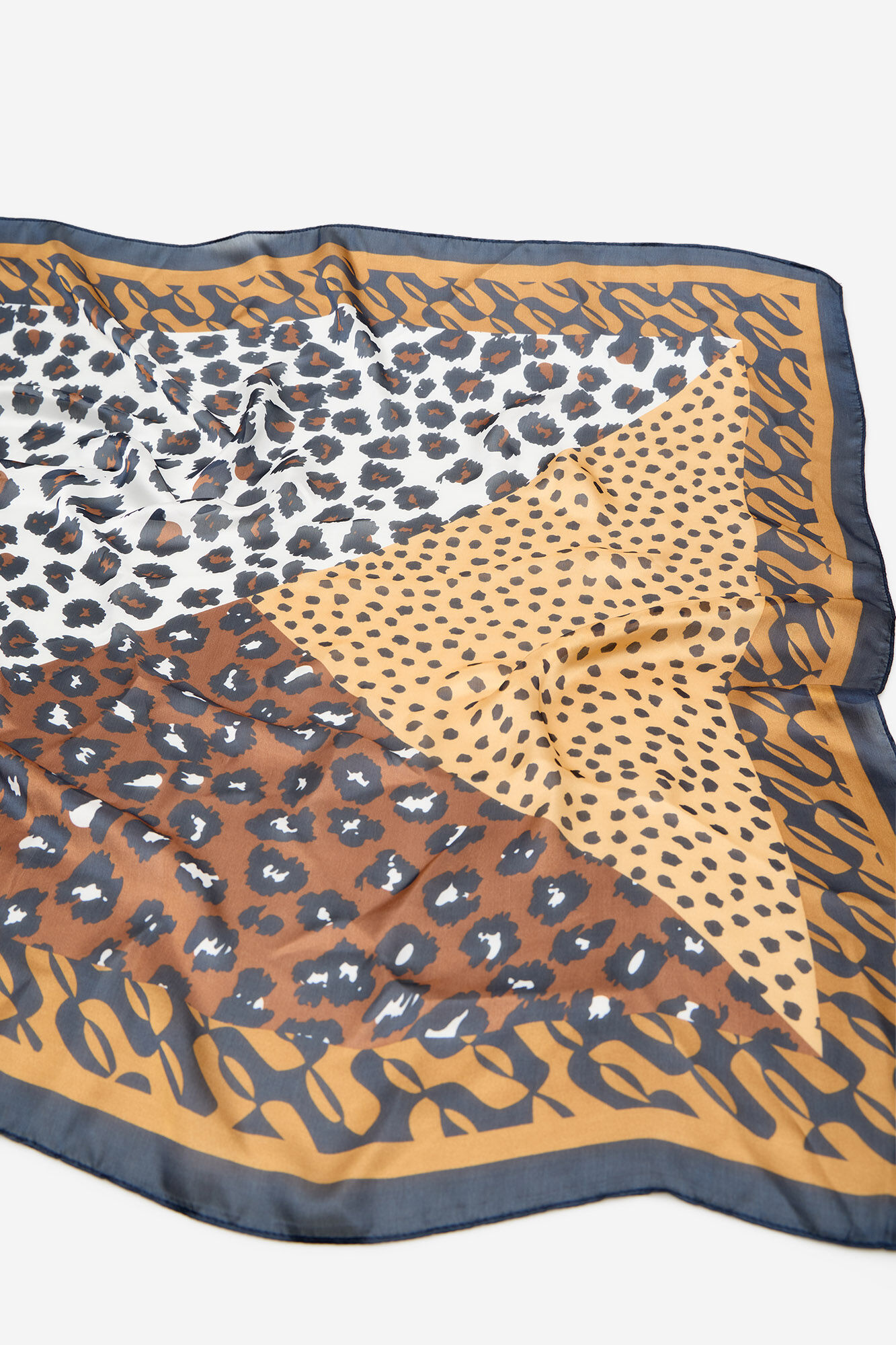 Cortefiel Leopard print scarf