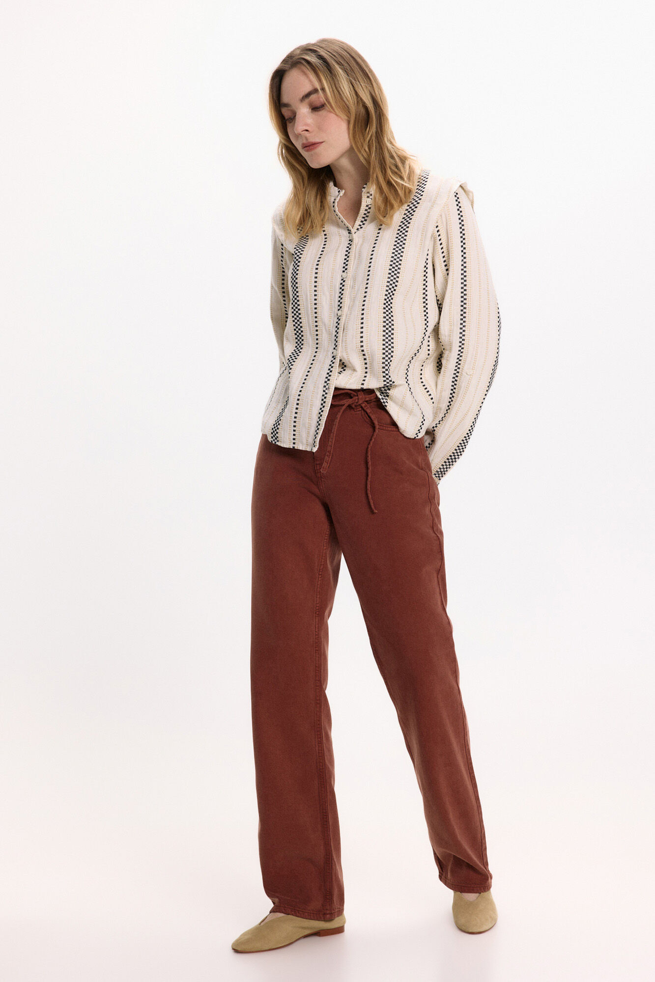 Vila Blusa com bordado de algod&atilde;o