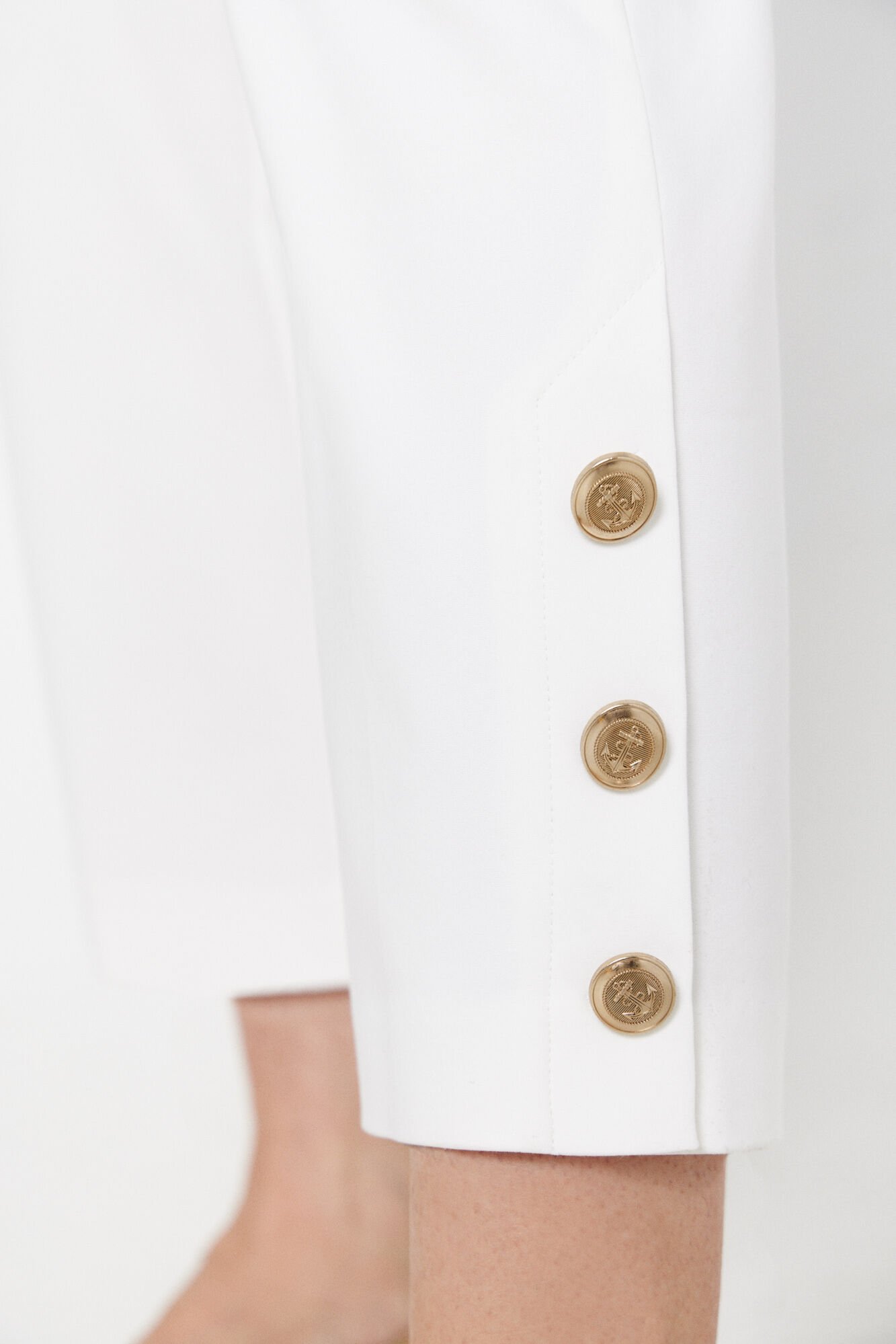 Pantalon botones dorados Pantalones de mujer Cortefiel