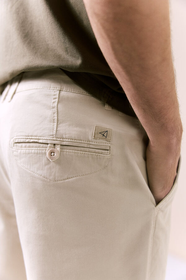 OOTO Bermuda b&aacute;sica Tostado