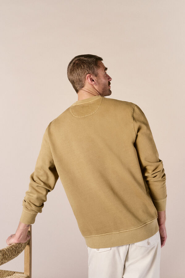 OOTO Sweatshirt b&aacute;sica lavada gola redonda Castanho