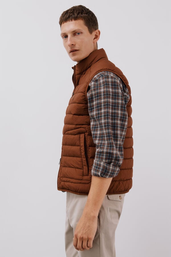 Cortefiel Ultra-light quilted gilet Brown
