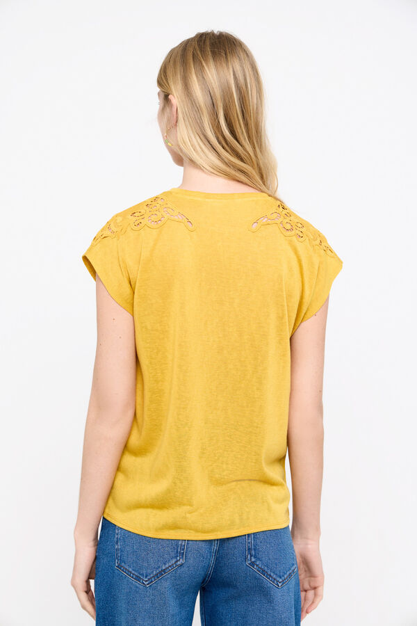 Cortefiel Linen-effect T-shirt with patch Gold