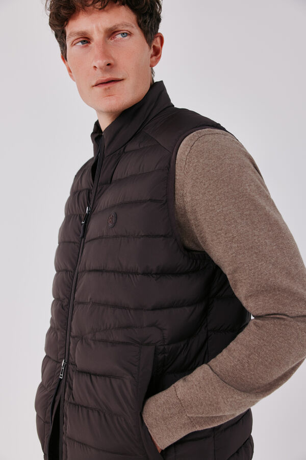 Cortefiel Ultralight puffer gilet Dark brown