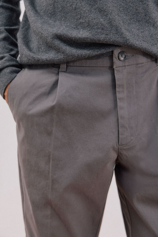 Cortefiel Pantalón chino confort tapered fit Gris
