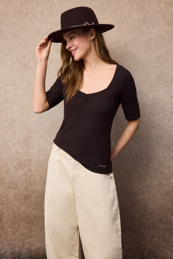 Top frunce escote pico