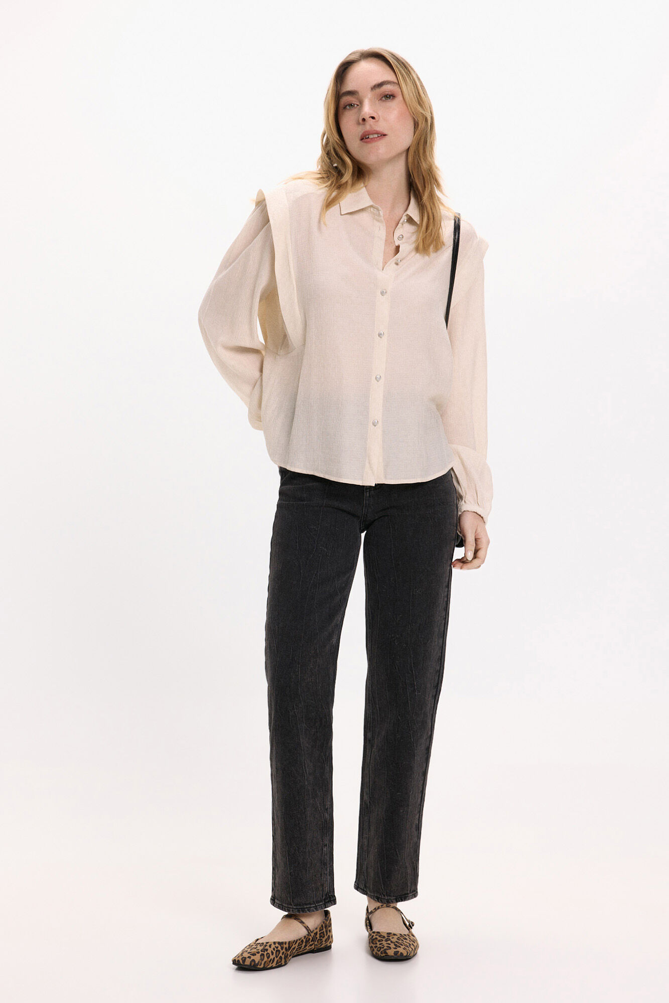 Vila Blusa de viscose com detalhes em lurex